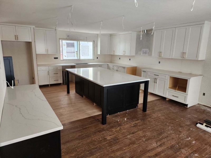 two-toned cabinet design kitchen